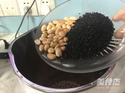 花生黑芝麻豆浆,花生黑芝麻豆浆，健康生活新选择